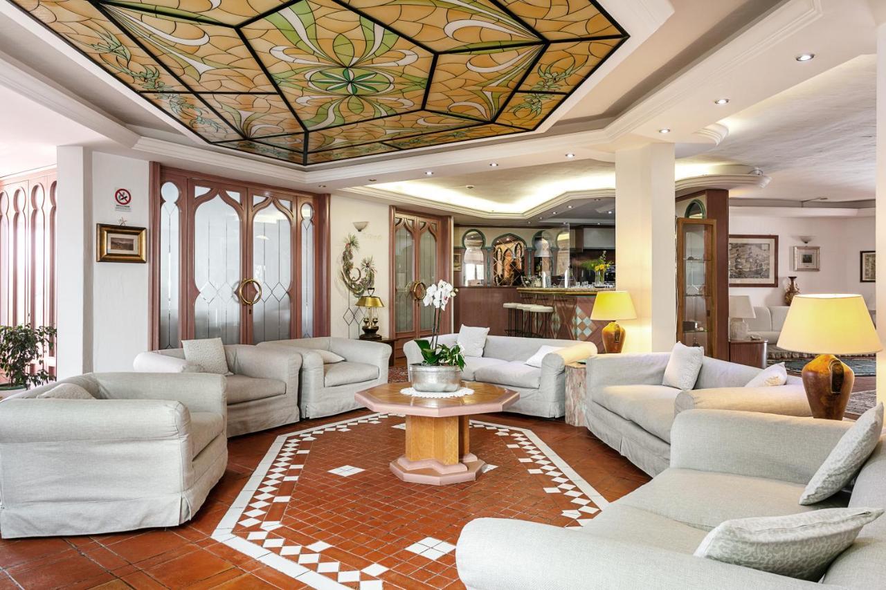 Hotel Stefania Boutique Hotel By The Beach Olbia Bagian luar foto