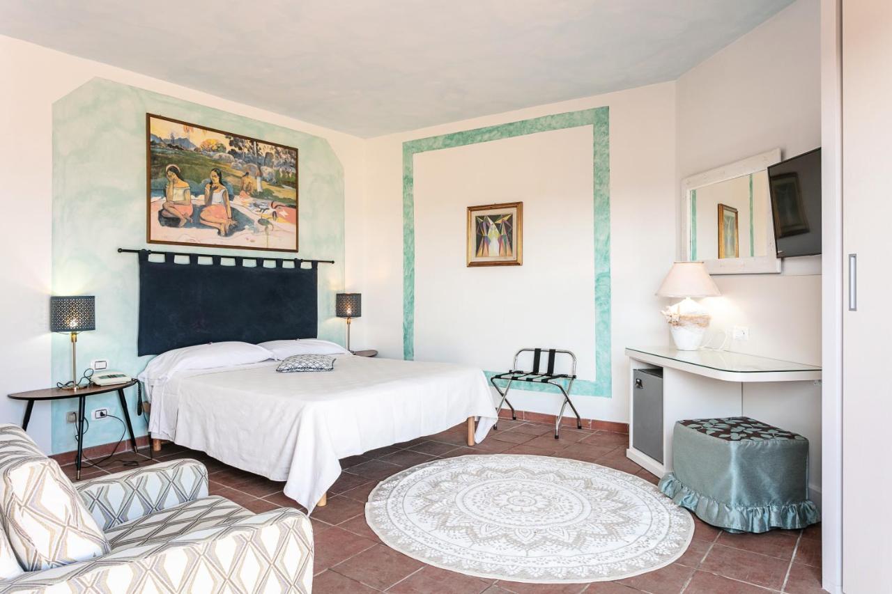 Hotel Stefania Boutique Hotel By The Beach Olbia Bagian luar foto