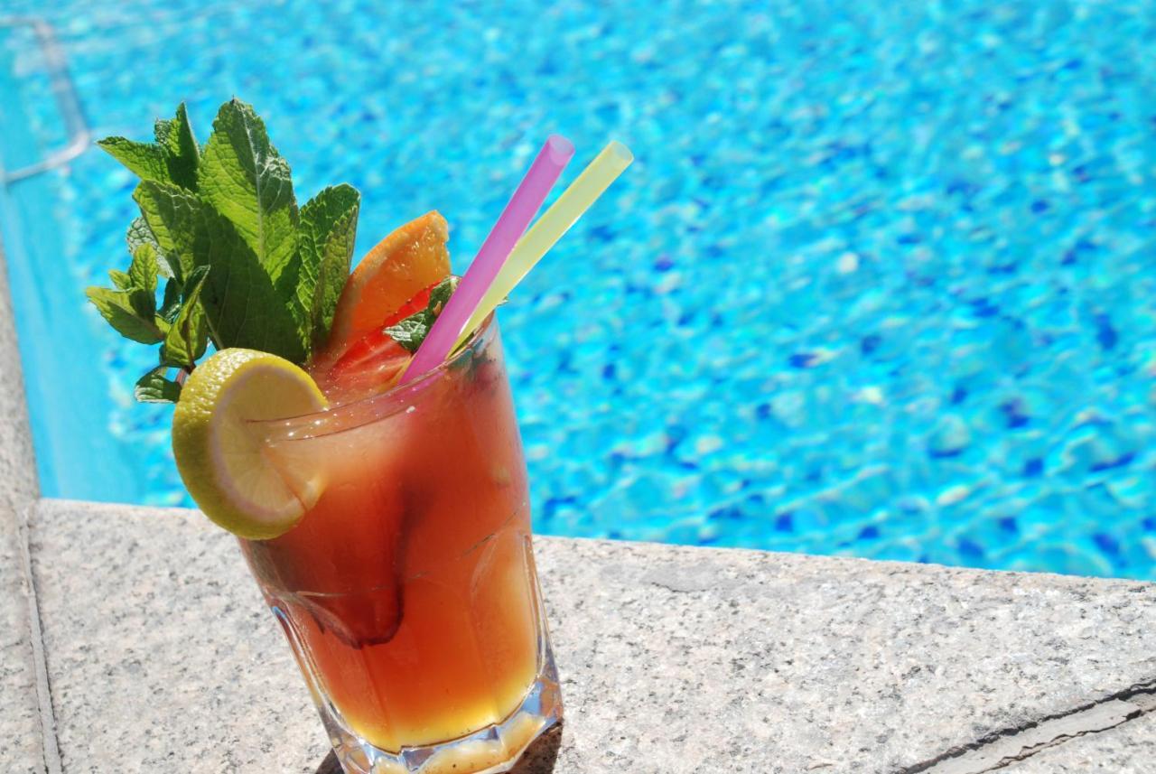 Hotel Stefania Boutique Hotel By The Beach Olbia Bagian luar foto