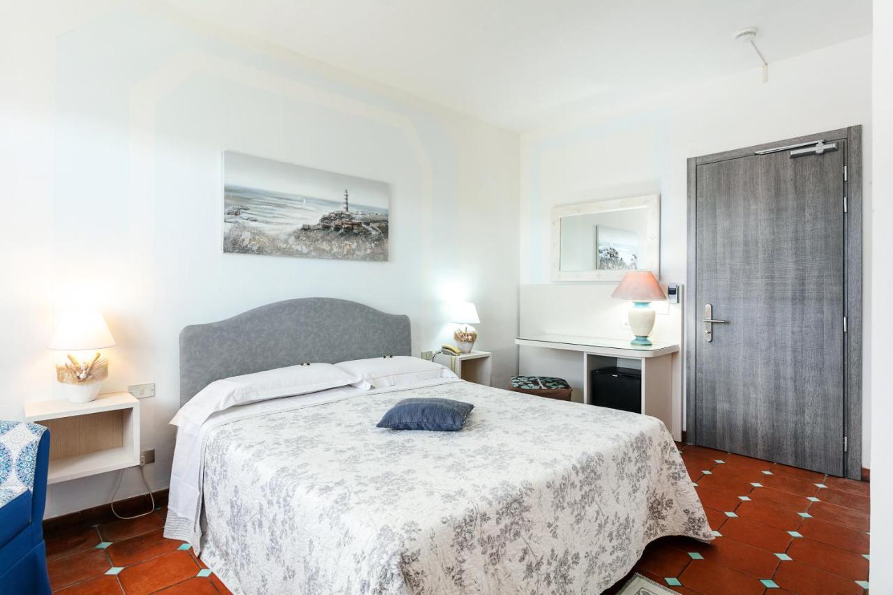 Hotel Stefania Boutique Hotel By The Beach Olbia Bagian luar foto