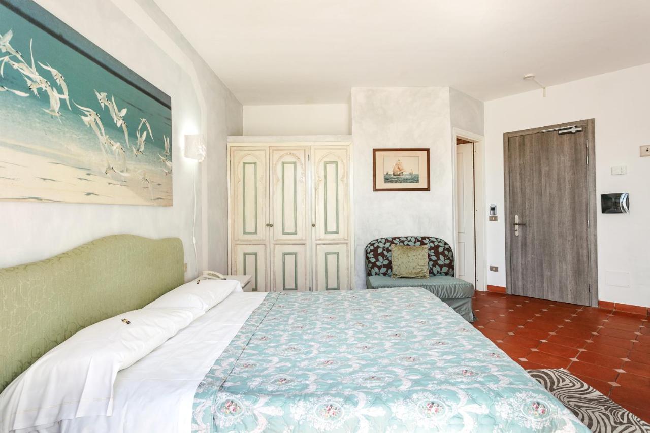 Hotel Stefania Boutique Hotel By The Beach Olbia Bagian luar foto