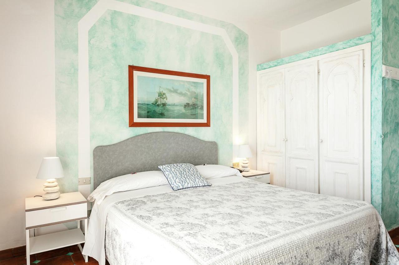 Hotel Stefania Boutique Hotel By The Beach Olbia Bagian luar foto