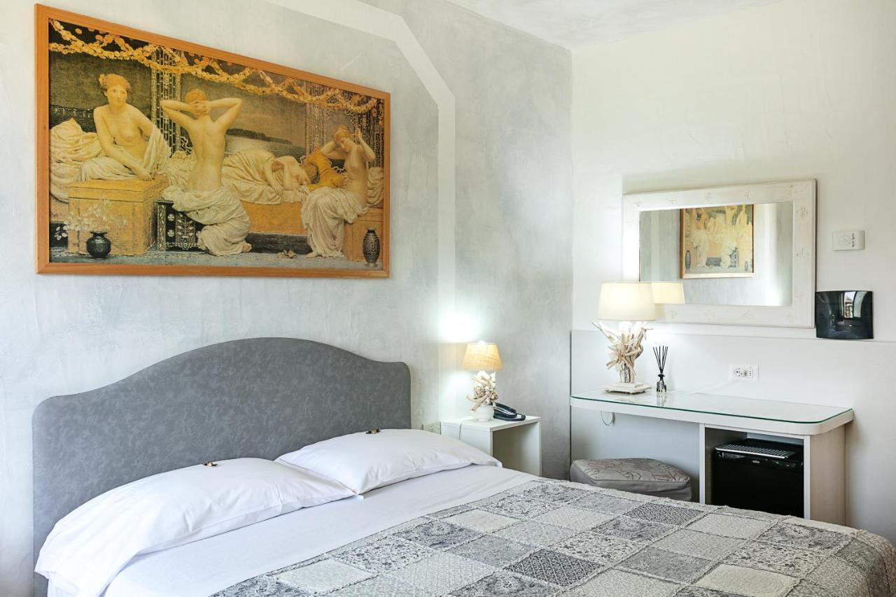 Hotel Stefania Boutique Hotel By The Beach Olbia Bagian luar foto