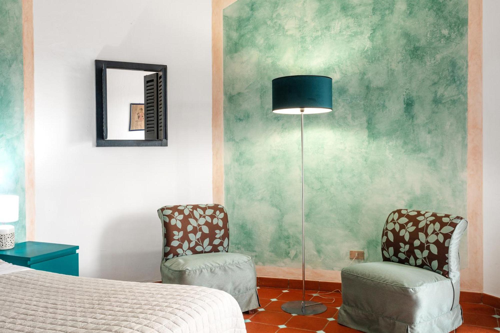 Hotel Stefania Boutique Hotel By The Beach Olbia Bagian luar foto