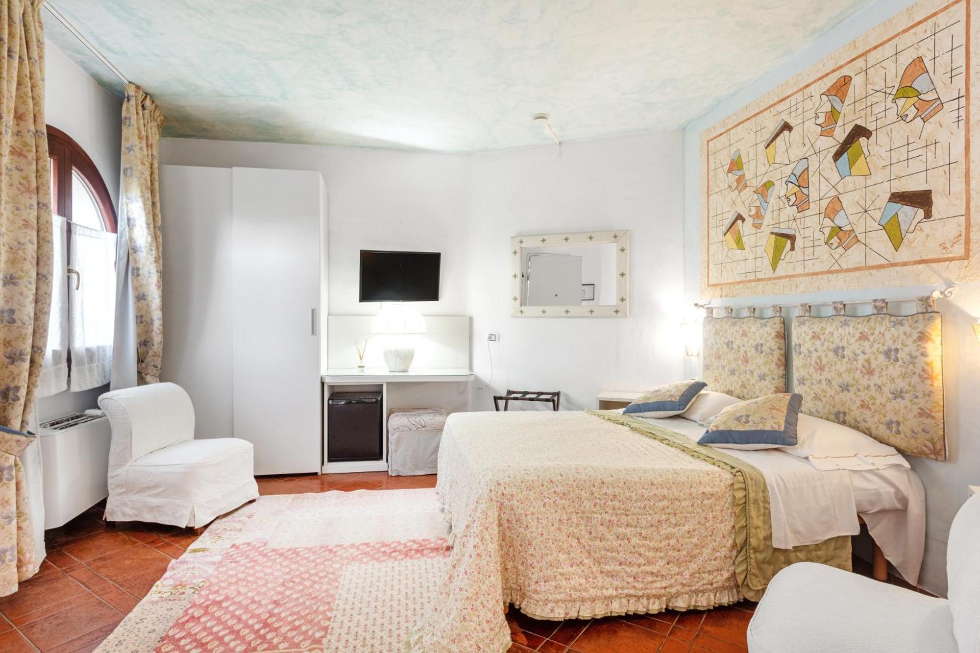 Hotel Stefania Boutique Hotel By The Beach Olbia Bagian luar foto