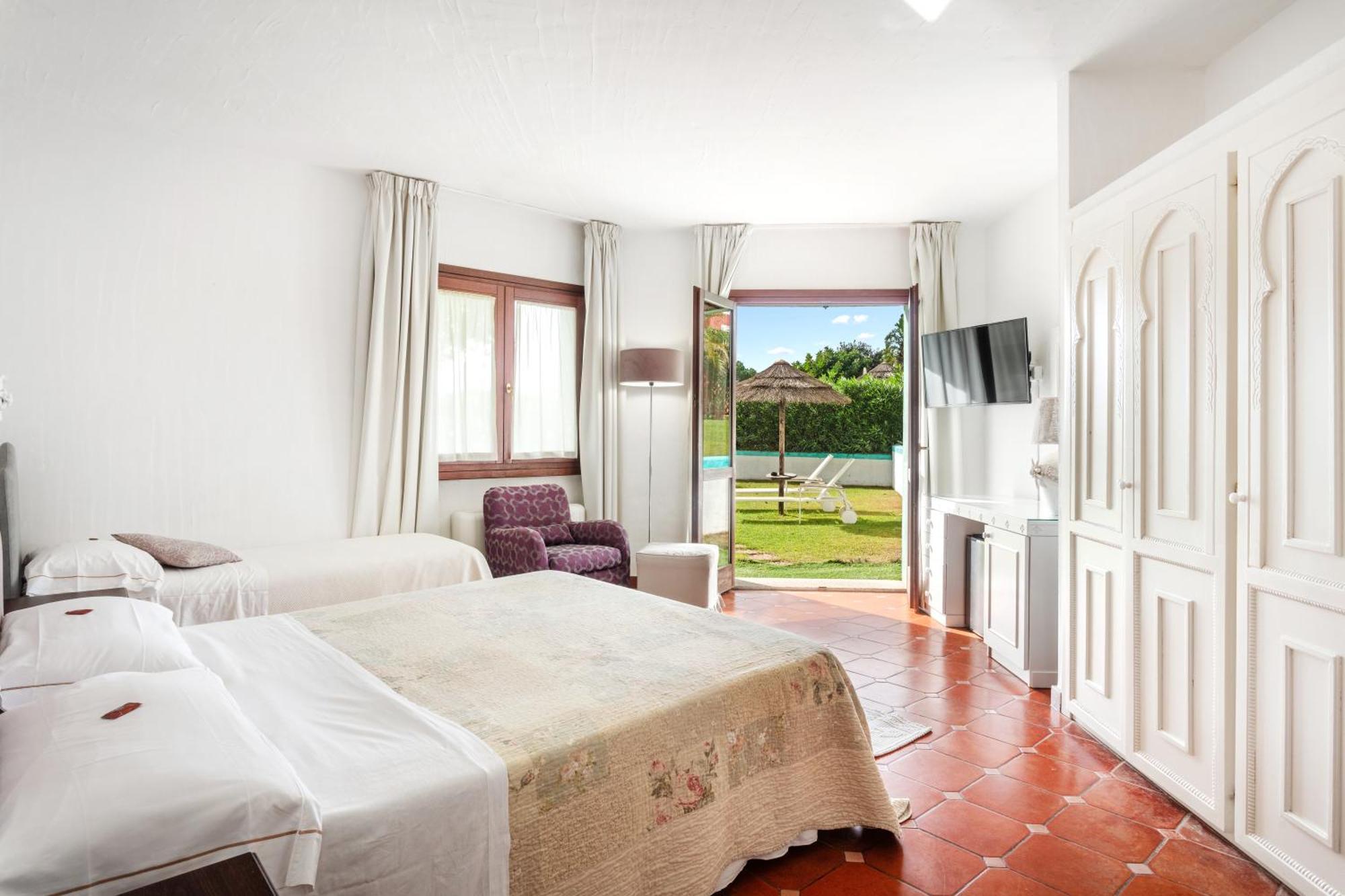 Hotel Stefania Boutique Hotel By The Beach Olbia Bagian luar foto