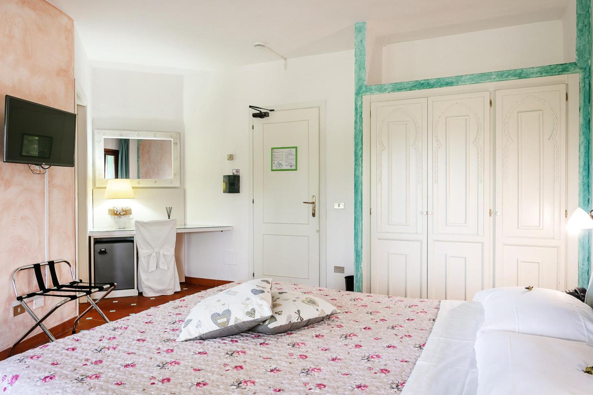 Hotel Stefania Boutique Hotel By The Beach Olbia Ruang foto
