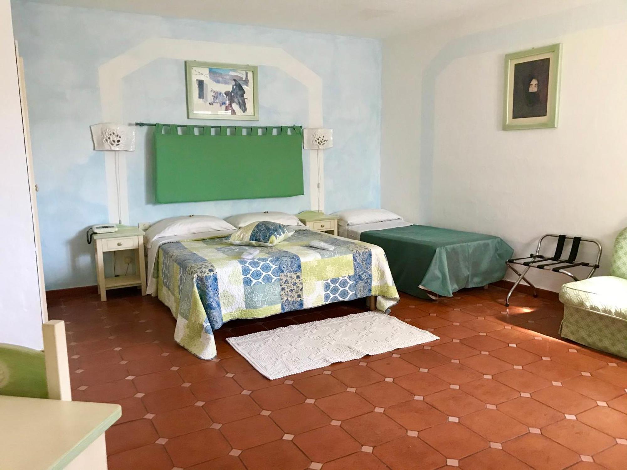Hotel Stefania Boutique Hotel By The Beach Olbia Ruang foto