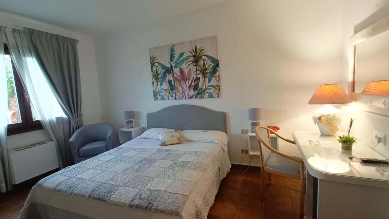Hotel Stefania Boutique Hotel By The Beach Olbia Bagian luar foto