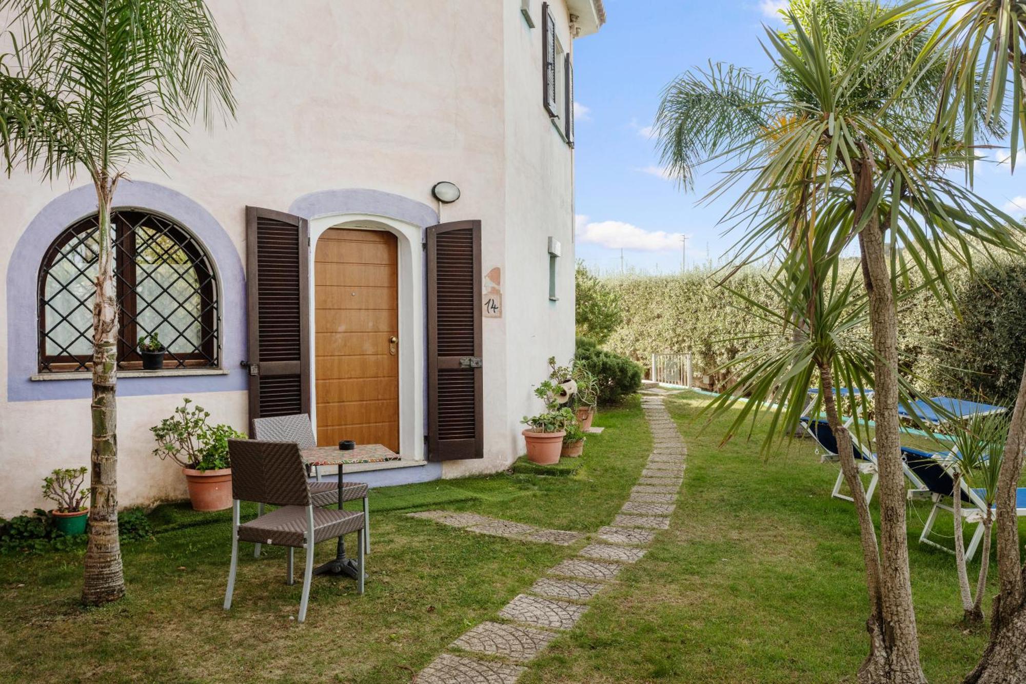 Hotel Stefania Boutique Hotel By The Beach Olbia Bagian luar foto