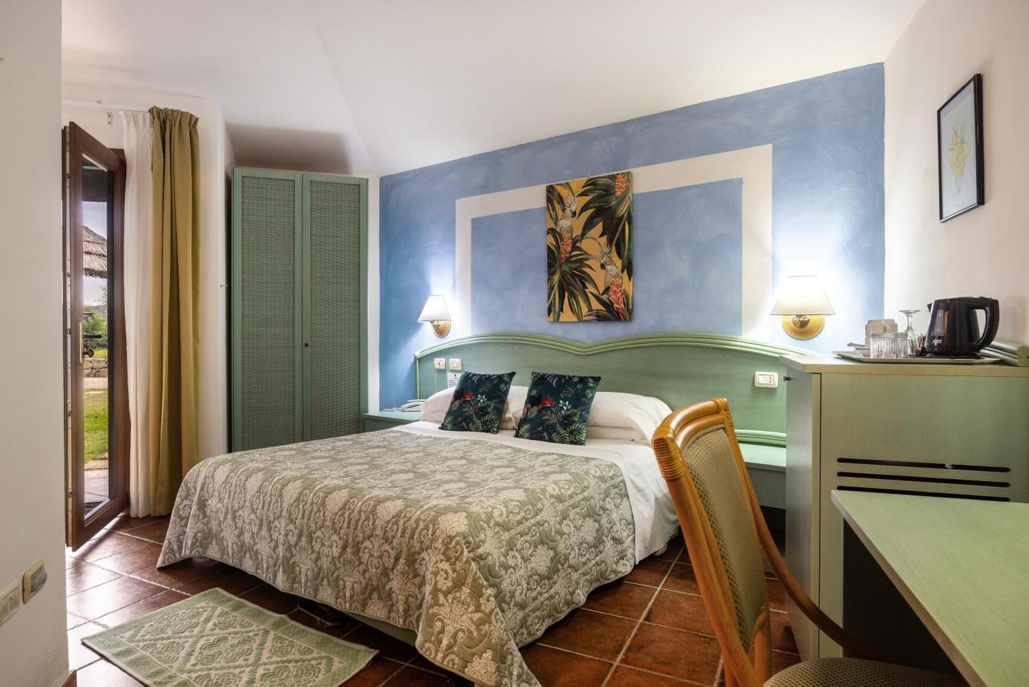 Hotel Stefania Boutique Hotel By The Beach Olbia Bagian luar foto