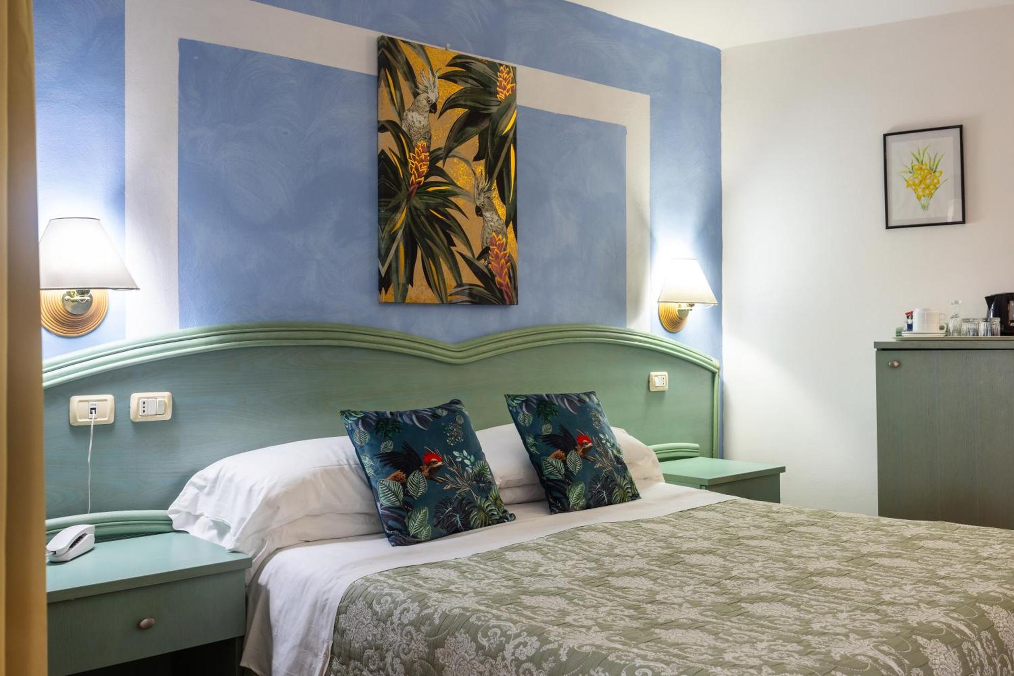 Hotel Stefania Boutique Hotel By The Beach Olbia Bagian luar foto