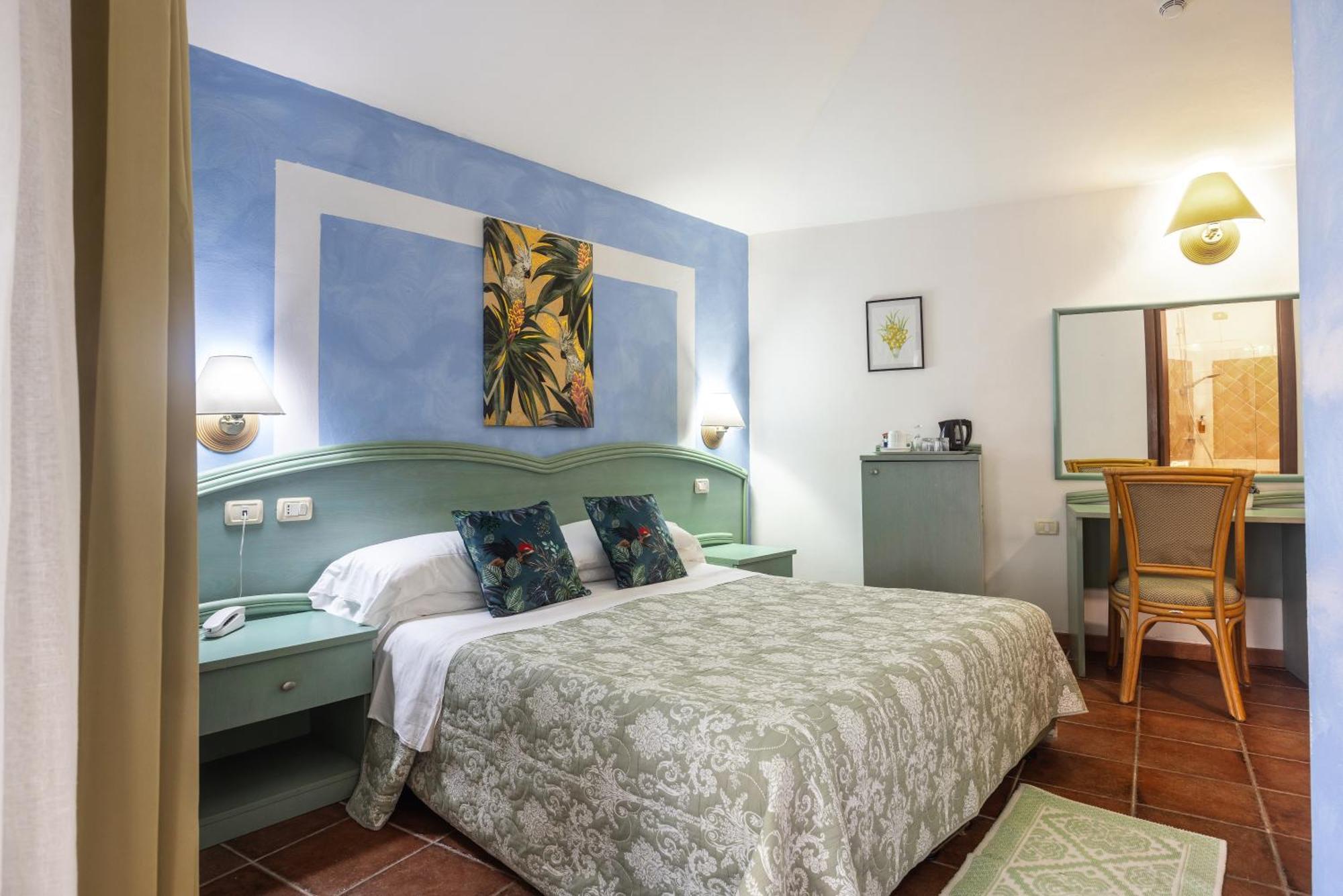 Hotel Stefania Boutique Hotel By The Beach Olbia Bagian luar foto