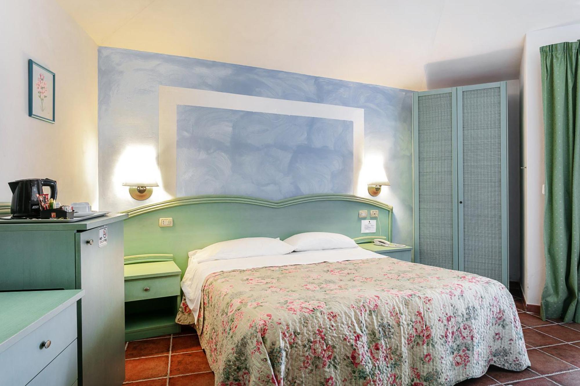 Hotel Stefania Boutique Hotel By The Beach Olbia Bagian luar foto